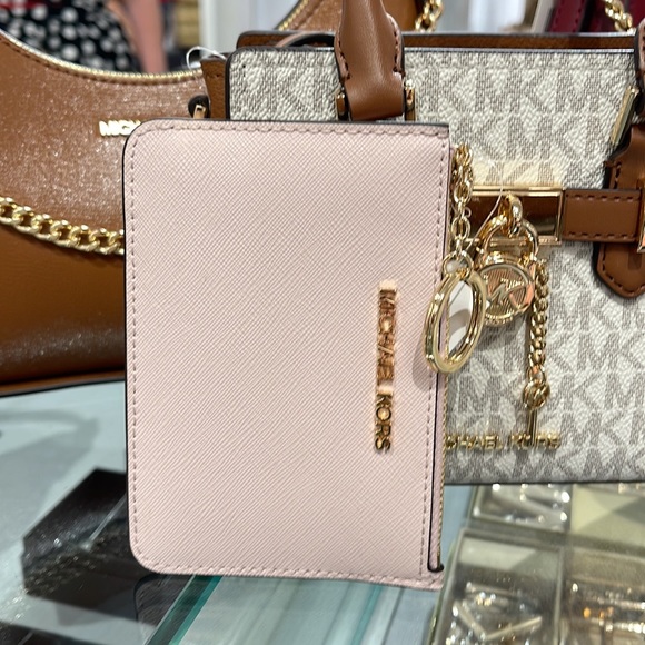 MICHAEL KORS SMALL TOP ZIP COINPOUCH WITH ID CARD CASE WALLET 
POWDER BLUSH 
Not - Picture 11 of 16